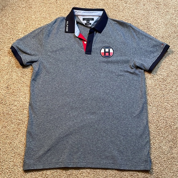 Tommy Hilfiger Polo with Embroidered Patch XL - Picture 6 of 7